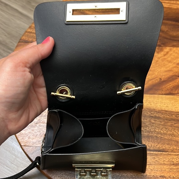 ZAC POSEN SMALL BLACK LEATHER & METAL CHAIN CROSSBODY SHOULDER BAG - Picture 16 of 16